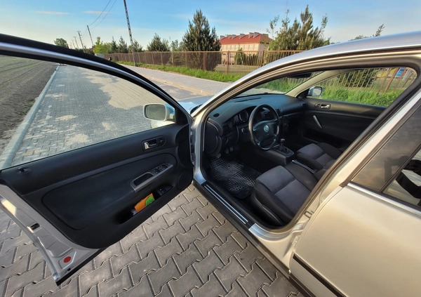 Volkswagen Passat cena 7950 przebieg: 165450, rok produkcji 2003 z Płock małe 67